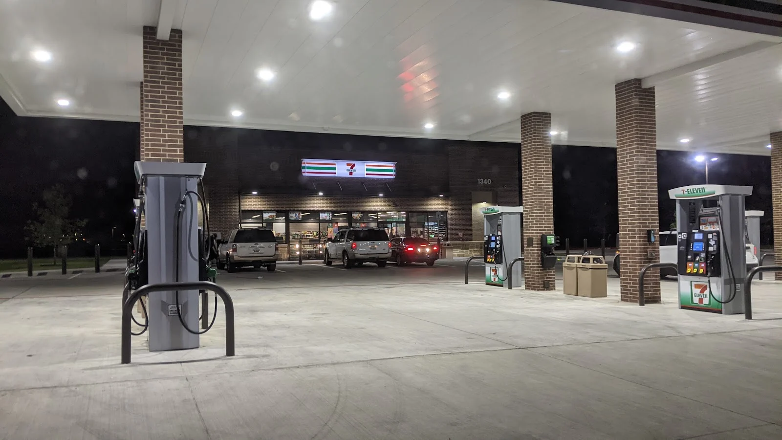 7-Eleven (N FM 548) photo