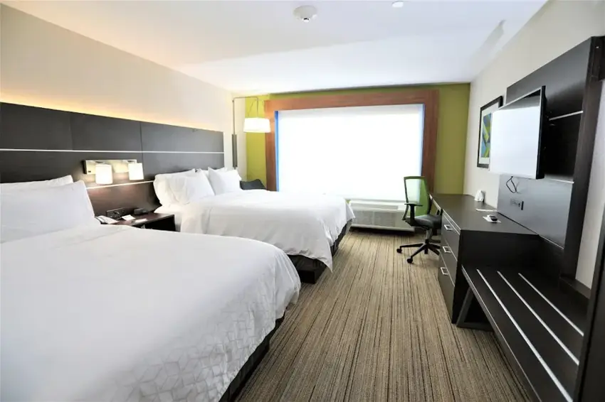 Holiday Inn Express & Suites photo