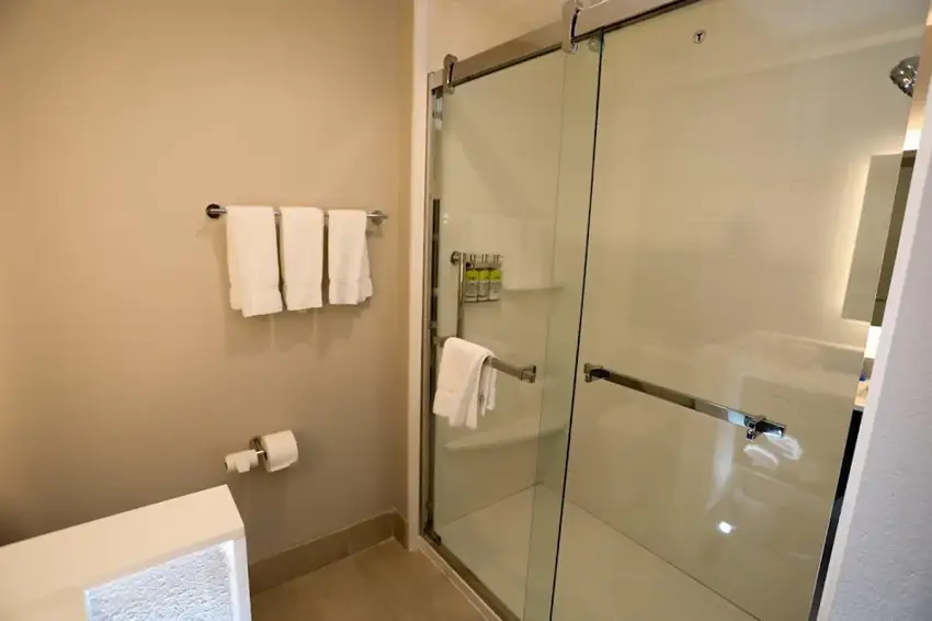 Holiday Inn Express & Suites photo