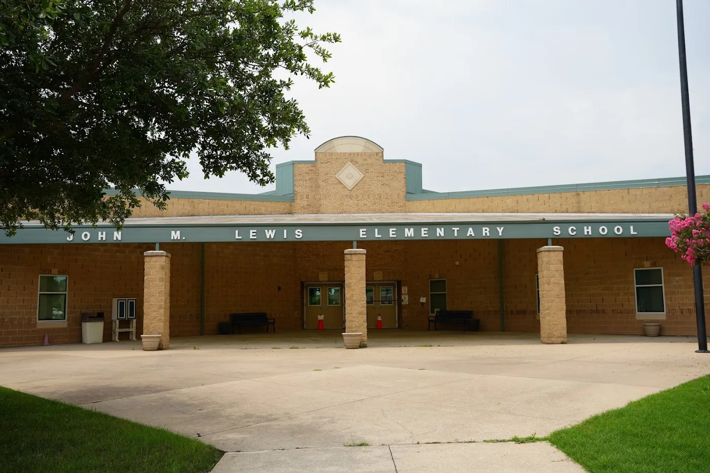 Lewis Elementary photo