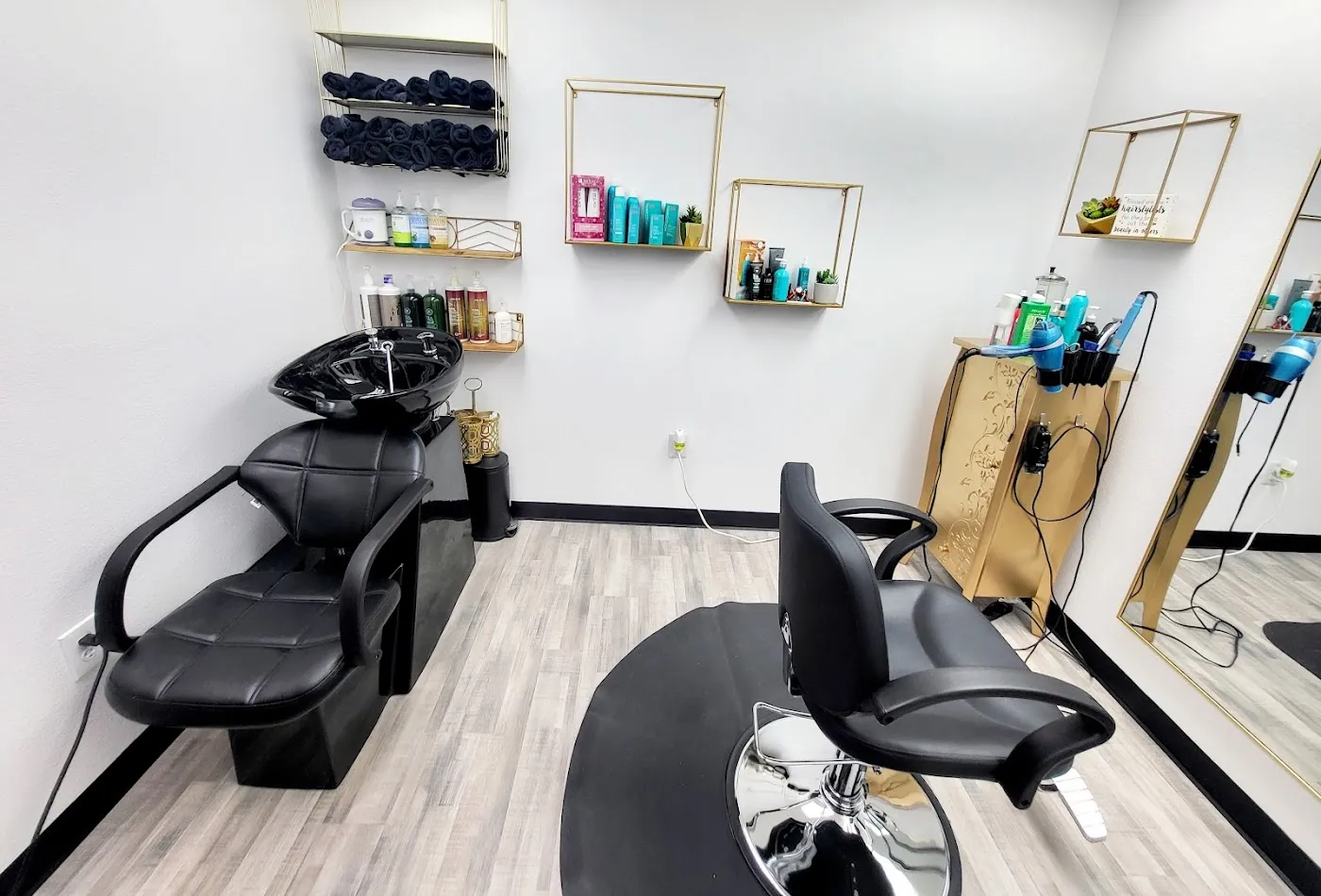 Lizzy's Salon photo